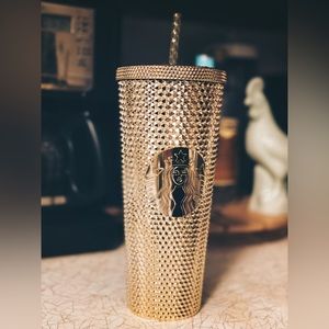 Holiday 2023 Starbucks Studded Tumbler in 𝔾𝕠𝕝𝕕.⭐️